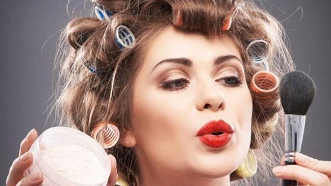 Yaşınızı büyük gösterecek 5 makyaj hatası